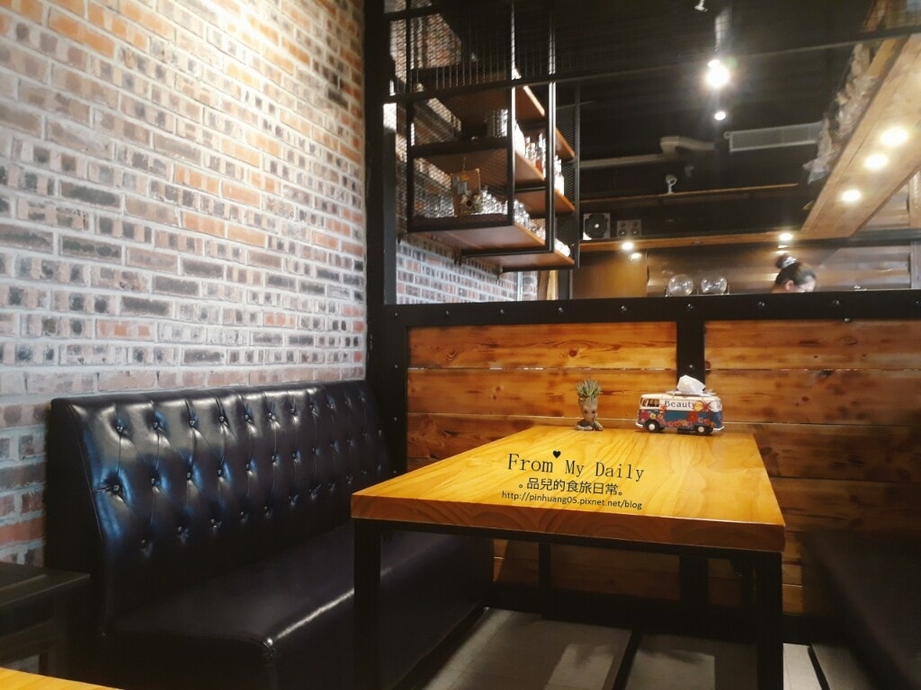 【台灣美食】桃園復興 / 丸山咖啡PLAY MOUNTAIN|工業風咖啡廳 觀賞日落的好去處