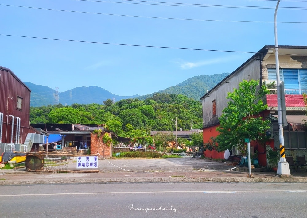 【宜蘭住宿】一田一墅・宜蘭五結住宿推薦 / 散發著神祕感的黑色外觀卻簡約溫馨的內部空間，以輕旅私房為概念的合法民宿