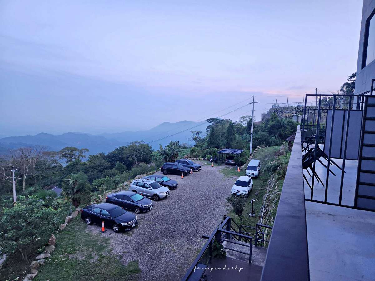 【嘉義住宿】夢蝶民宿・嘉義阿里山住宿推薦 / 坐擁龍頭山景致、夕陽及嘉義市夜景,欣賞海拔1200m的清水模建築民宿 - 第45張圖 【嘉義住宿】夢蝶民宿・嘉義阿里山住宿推薦 / 坐擁龍頭山景致、夕陽及嘉義市夜景,欣賞海拔1200m的清水模建築民宿